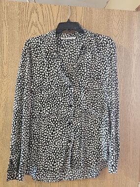 Women's Black & White Printed Button-Up Blouse